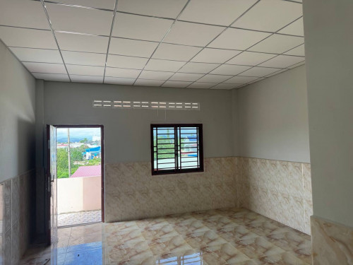 មានបន្ទប់ជួលធម្មតា5បន្ទប់ និងផ្ទះជួលទំហំធំ1បន្ទប់