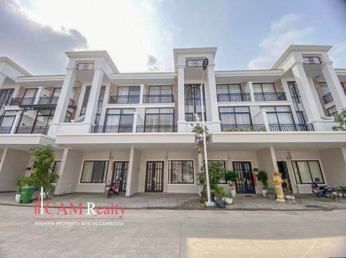 វីឡាកូនកាត់សម្រាប់លក់ក្នុងបុរីប៉េងហួតដឹស្តារមេរ៉ាហ្គាឌិន 50ម៉ែត្រ