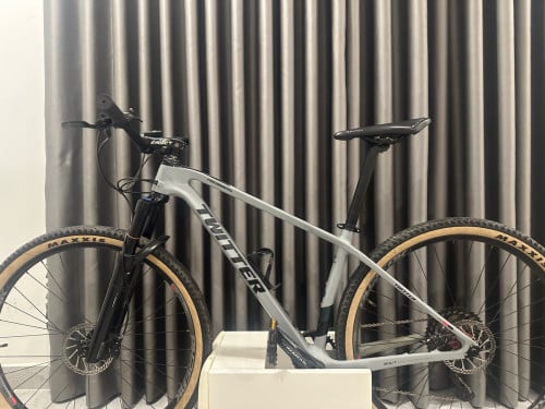 តួនៅស្អាត89%កាបោន(គ្មានស្នាមតភ្ជាប់),ដុំបាដាងលេងស្រា,ប់ប្រាំងប្រេងshimano(ប៉ុន្តែប៉ូមត្រូវការជួសជុល)