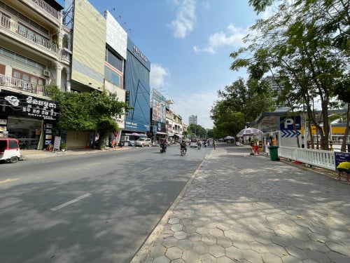 ផ្ទះលក់បន្ទាន់ ទល់មុខផ្សារទំនើប Aeon Mall 1