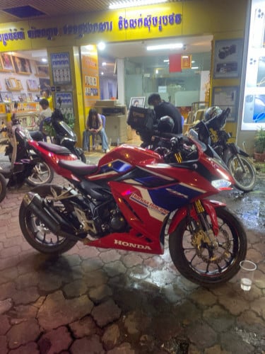 លក់ប្រញ៉ាប់លុយ​ CBR 150cc  អត់❤️️លក់1250$ចចារ​
