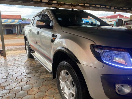 ឡានលក់ ford ranger XLT
