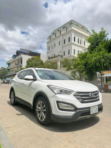 មហាថ្មី តម្លៃពិសេស HYUNDAI SANTAFE 2015 ម្ចាស់ដេីម កៅអីបីជួរ