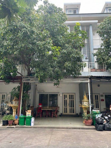 វីឡាកូនកាត់LA សម្រាប់លក់ នៅបុរីប៉េងហ៊ួតបឹងស្នោរ