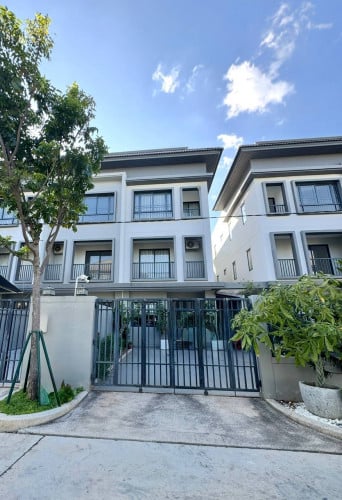 វីឡាកូនកាត់(LA) ​សម្រាប់លក់  | LA villa for sale (ទីតាំង​បុរីជីបម៉ុង ផាកលែន​ ៥០ម៉ែត្រ​)