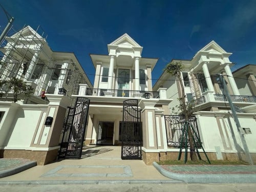 វីឡាព្រីន Princess Mordern-បុរីប៉េង ហួតបឹងស្នោរ Ecopoli