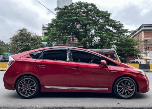 ឡានលក់ប្រញាប់ Prius 013 តម្លៃ 16xxx$