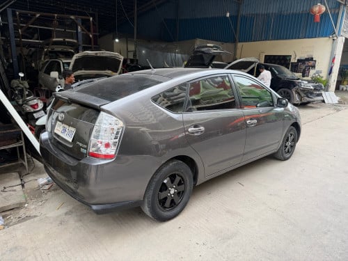 ឡានលក់prius07full ធានាឡានថ្មី