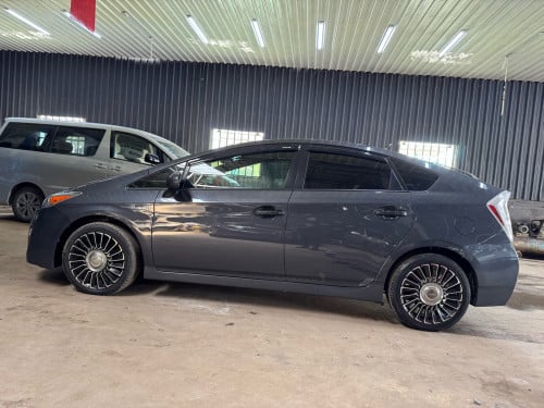 យ៉ាន័លក់R18 Prius