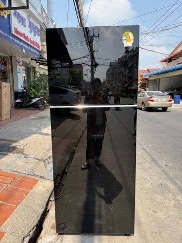 ទូទឹកកក Samsung RT42 មុខកញ្ចក់ខ្នាតធំ មួយទឹកនៅថ្មីស្អាត