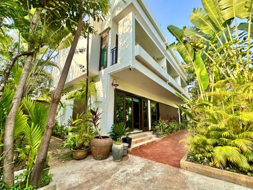🔑  Siem Reap, Villa with Shared Swimming Pool for Rent (#25207)