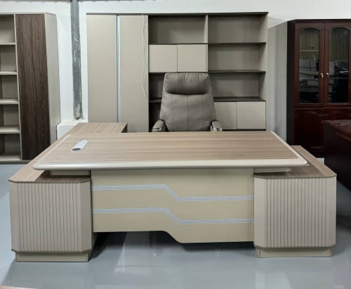 តុប្រធាន VIP