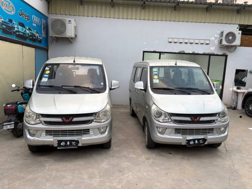 រថយន្ត​មីនីវ៉ាន់ Wuling