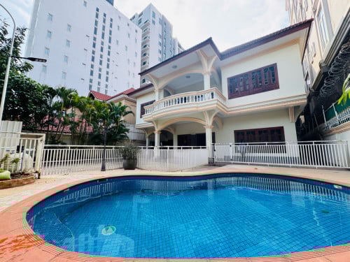 6 Bedrooms For Rent For Rent in Beoung Keng Kang1 With Swimming Pool.