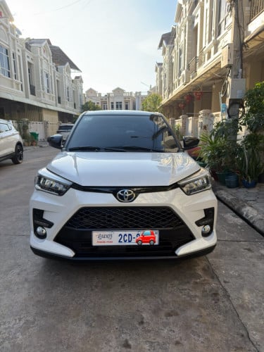 Cat for sale Toyota raize 2025 តំបូលខ្មៅfull