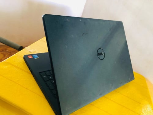 Computer Dell Inspiron 5000 Series . 15.6" HD True Life Display.