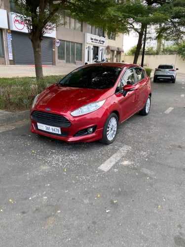 Ford​ fiesta  s ឆ្នាំ2015 ឡានស្អាត