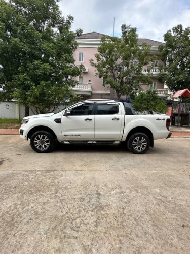 Ford Wildtrak 2015 up 2019 For Rent /出租