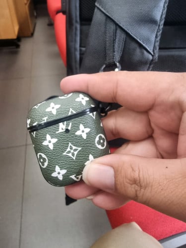 Hi!! all Dear I want to sell my airport 2