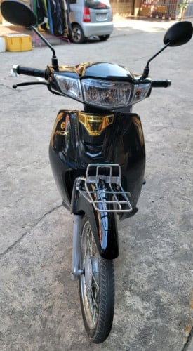 Honda dream 125ccមានផ្លាកលេខកាតគ្រីត្រឹមត្រូវលក់តម្លៃចចារបាន 本田 Dream 125cc有正确证卡出售中 价格可以谈的
