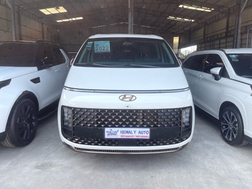 Hyundai STARIA VIP 7 កៅអី Auto Seats 2022 top Options •Engine : Diesel  • មូលថ្នាំស្សុីន ១ ជុំ