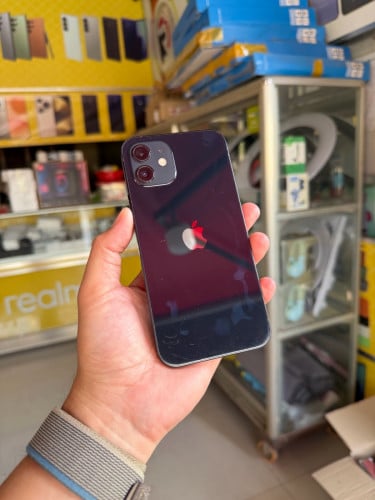 iPhone 12.64g (អេក្រង់ថ្មី) កាប្រេីប្រាស់ល្អធម្មតា