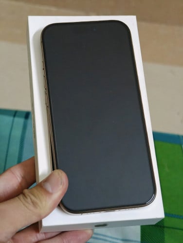 iPhone 16 Pro ដូចថ្មី តួរខ្លួន និងអេក្រង់ល្អគ្មានឆ្កូត និងកំប៉ិតទេ