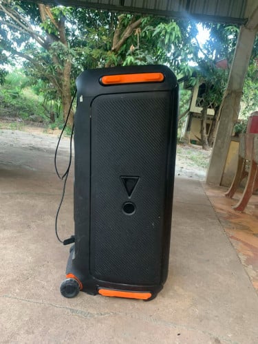 JBL 710