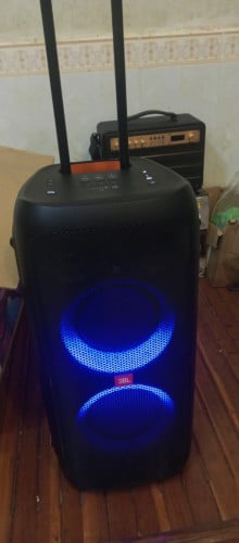 jbl partybox310 នៅសានុំថ្មកាន់សំលេងណែន285$ វៃដូរបាន