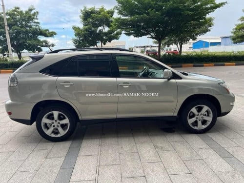 Lexus rx330 haft full pong1 2004 ផ្លាកលេខ2AJ… ម្ចាស់ដើមពណ៍ផ្សែងបារី