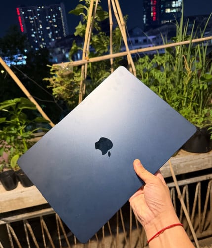 MacBook Air M4 / 15” / 16 + 256G 99% Deep blue