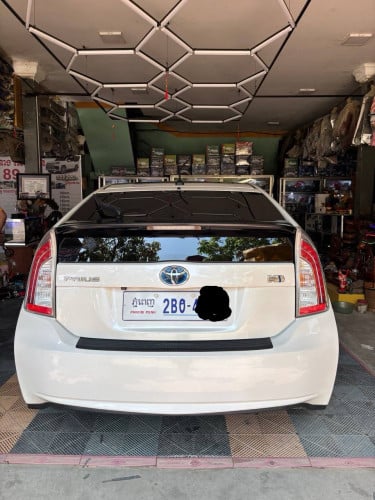 Prius 013 ស ក្នុងលឿង Delluxsola បេីកដំបូល អេក្រង់ធំ