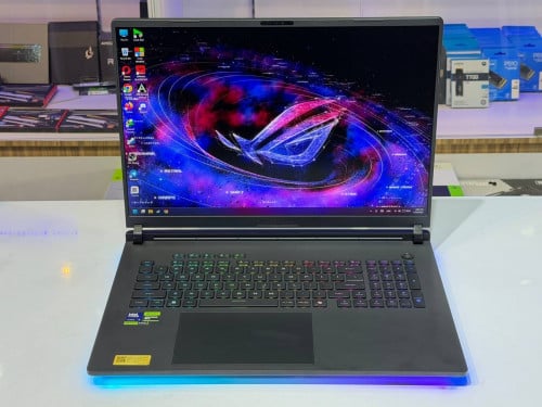 ROG Scar RTX5090 18inch 99%