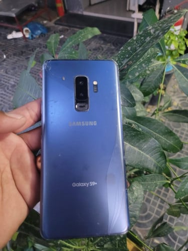 S9 plus RAM6/64G SIM1 សានុំសុីន ស្រាំអេក្រងតិច និងជាំតិចប៉ុន្ដែការប្រើប្រាស់នៅអេម