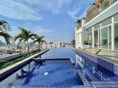 Service Apartment 2 Bedrooms For Rent in Tonle Bassac Area Close to BKK1.
