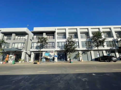 Shophouse for Rent in Borey Chip Mong 50M )