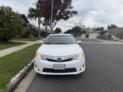 Toyota Camry XLE Hybrid 013 ក្នុងលឿង​ ឡានកាលី​