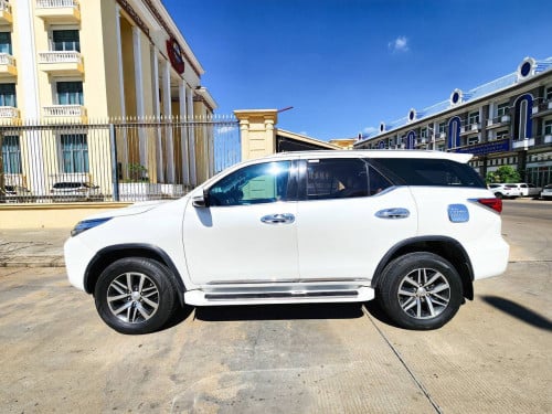 Toyota Fortuner 2016 For Rent /出租