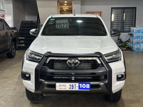 Toyota hilux Rally 2023 full option ឆ្វេងសុីនចូលតាមក្រុមហ៊ុនToyota