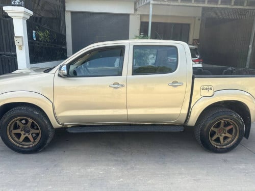 Toyota Hilux Vigo 2015 For Rent /出租