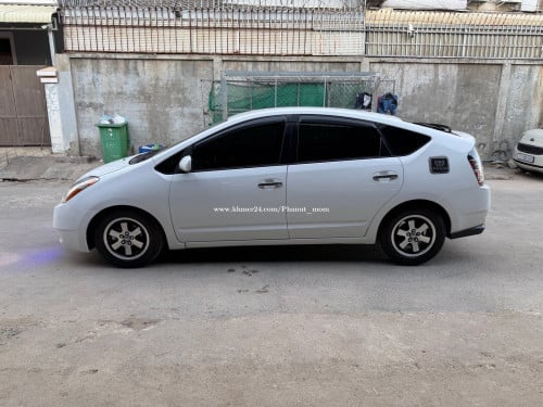 Toyota Prius 04 full option JBL  ធានាឡានស្អាត មុខក្រោយអត់បុកបាតអត់ច្រេស ទឹកថ្នាំហ្សុីនមួយជំុ