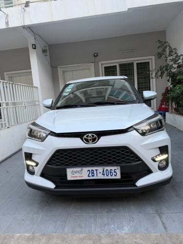 TOYOTA RAIZE ឆ្នាំ2023 ឡានកម្មុង់ខ្លាញ់គោ សោរ2គ្រាប់ ឡានស្អាតនៅសានុំហ្សុិនមិនបាញ់សូម្បីតែកាង