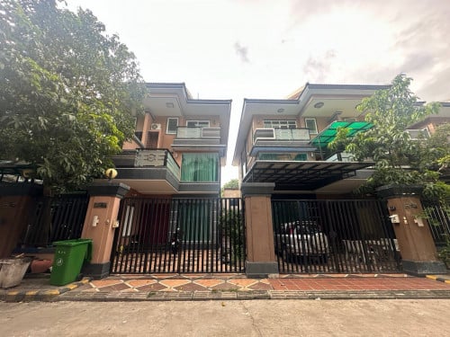 Twin villa for rent at Borey 999 Chak Angrae krom