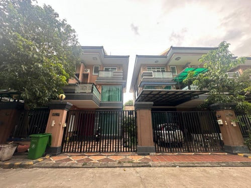 Twin villa for rent at Borey 999 Chak Angrae krom