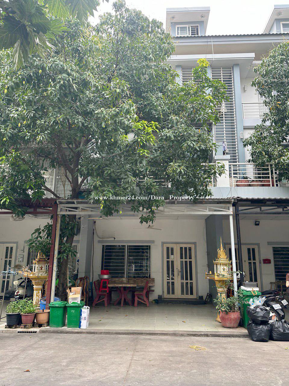 វីឡាកូនកាត់ LA សម្រាប់លក់ | Link Villa LA For Sale in Borey Penghuot Boeung Snor