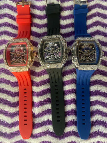 នាឡិកាដៃសំរាប់យុវយ័