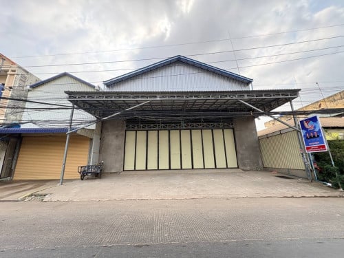 ឃ្លាំងសម្រាប់ជួលនៅផ្លូវ៥៩៨