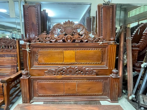គ្រែបារាំង ឈើសុក្រំ តម្លៃល្អក្រោមទីផ្សា