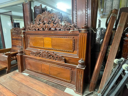 គ្រែបារាំង ឈើសុក្រំ តម្លៃល្អក្រោមទីផ្សា