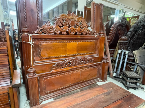គ្រែបារាំង ឈើសុក្រំ តម្លៃល្អក្រោមទីផ្សា